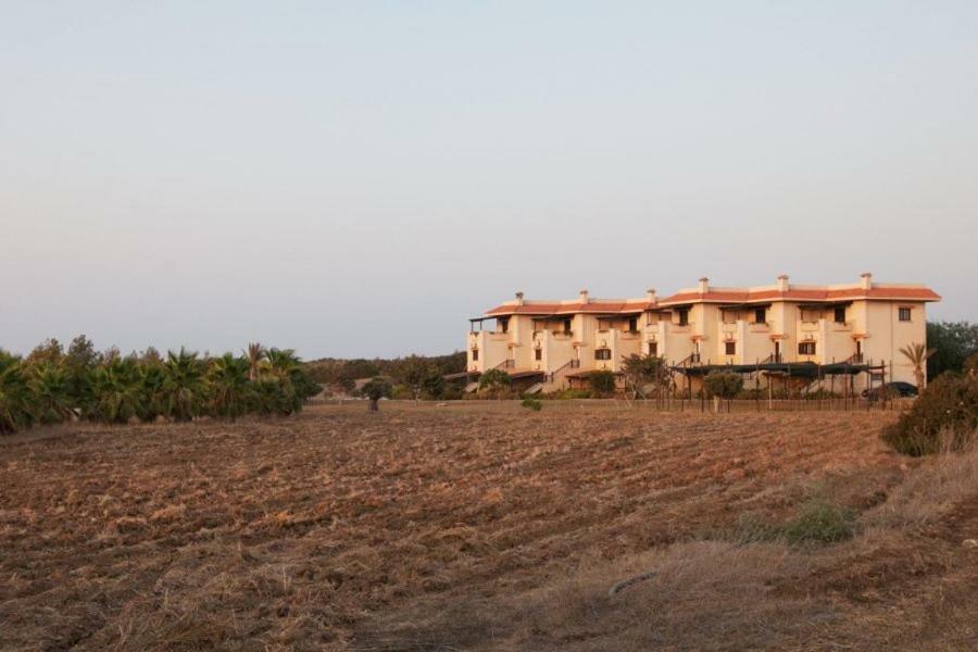 Balci Plaza Hotel And Balci Plaza Guest Bungalows Karpaz Peninsula Selenias Exterior photo